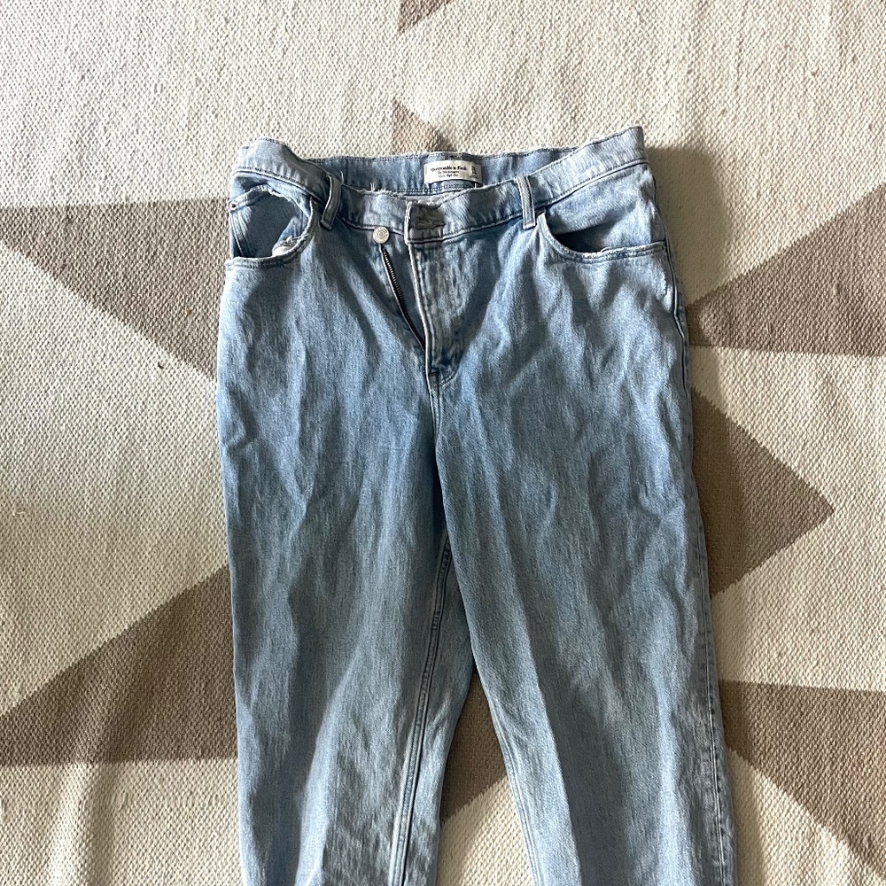 A&F 90s straight Ultra High Rise